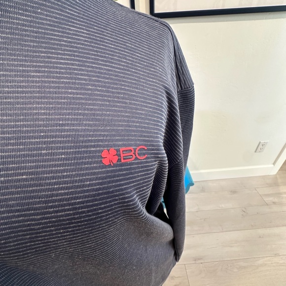 Performance pullover. - Picture 3 of 4